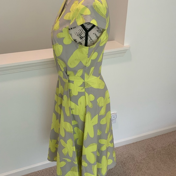 Alex +Alex Floral Wrap Dress in Gray and Yellow size 8 - Picture 4 of 10